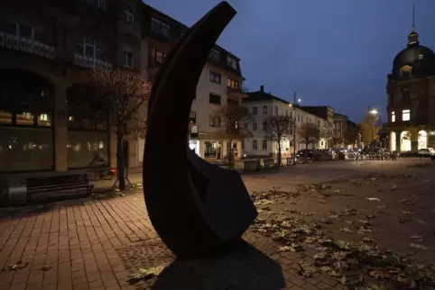 Schon am Dienstag beginnt der Aufbau eines Riesenrads auf dem Obertorplatz. 
