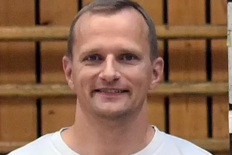 Trainer Björn Dinger hatte bei den Spielerinnen der Pfalzliga mur wenig Auswahl.