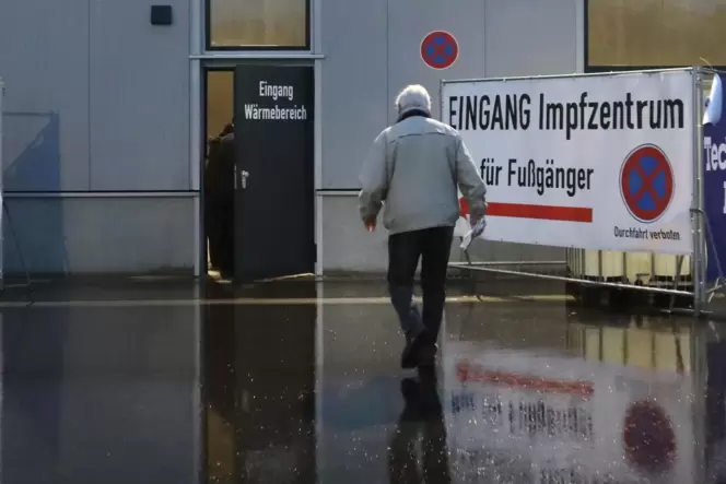 Bald soll sich die Tür zum Impfzentrum Wörth wieder öffnen. Bald soll sich die Tür zum Impfzentrum Wörth wieder öffnen.