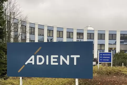 Beim Automobilzulieferer Adient in Kaiserslautern sollen 44 Stellen abgebaut werden. 