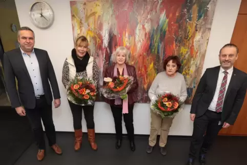 Von links: Dirk Michel (Leiter KVHS), Steffi Butz (war Leiterin der VHS Kirchheim-Bissersheim-Dirmstein), ihre Nachfolgerin Dori