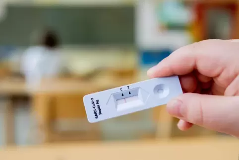Schnelltests für den Hausgebrauch werden im Handel derzeit stellenweise knapp. Demnächst werden wohl auch wieder mehr Tests in S