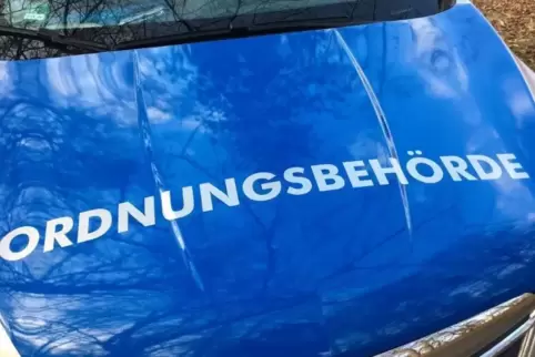 Das blaue Auto des Vollzugsdienstes soll böse Buben warnen und Bürgern Sicherheit geben. 