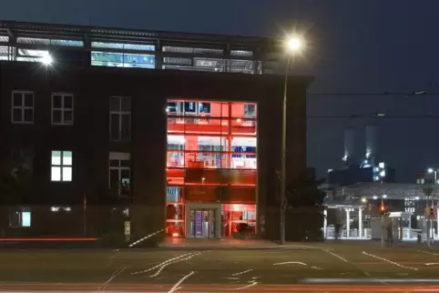 Das leuchtende Besucherzentrum.