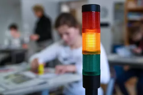 Corona-Ampeln zeigen an, wann die Klassenzimmer gelüftet werden müssen. 