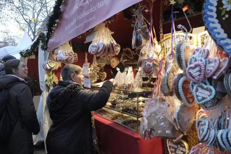 Da war die Welt noch in Ordnung: Besucher des „Besonderen Weihnachtsmarkts“ auf den Kapuzinerplanken in der Mannheimer City im D