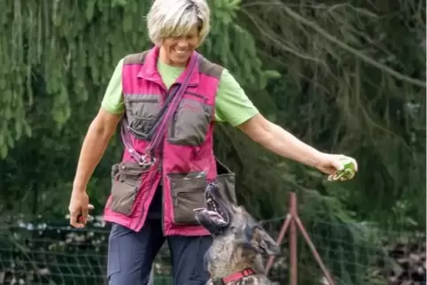 Manuela Herb mit ihrer Siegerhündin La-Chianti von Neandertal. 