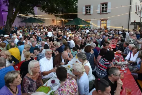 Umstritten: Konzerte im Paradiesgarten bei der Dreifaltigkeitskirche. Umstritten: Konzerte im Paradiesgarten bei der Dreifaltigkeitskirche.