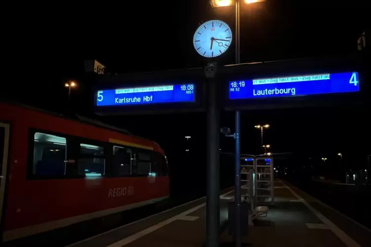 Im Bahnhof Wörth geht gerade nichts mehr. Alle Gleise sind gesperrt. 