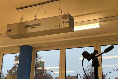 Mit einem Radiometer wurde vergangene Woche Reststrahlung an den UVC-Reinigern in Jockgrim gemessen. 