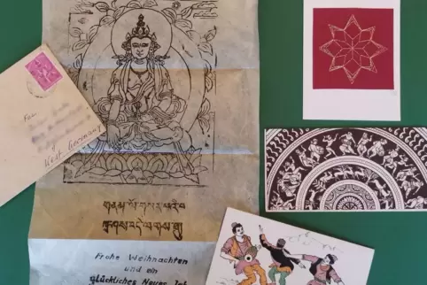 Indische Volkskunst und Stickereien aus dem Erzgebirge sind unter anderem in der Ausstellung „Weihnachtskarten früher und heute“