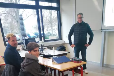 Franziska Weller kann seit wenigen Wochen dank Begleitung durch Moses und ihren Helfer Christoph Lehnen trotz ihrer Erkrankung d