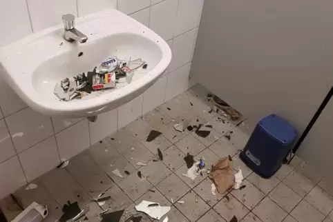 Im Januar hatten Unbekannte die Damentoilette auf dem Friedhof verwüstet.