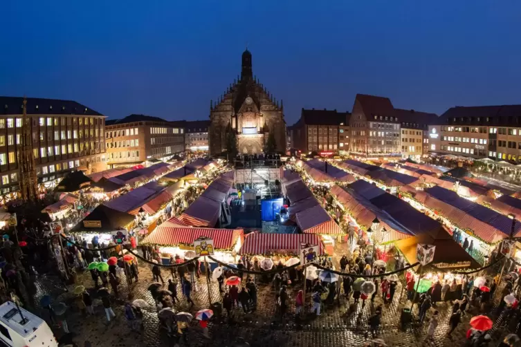 Auch ihn trifft es dieses Jahr wieder: Der Christkindlesmarkt in Nürnberg, hier die 2018er Ausgabe, ist erneut abgesagt.