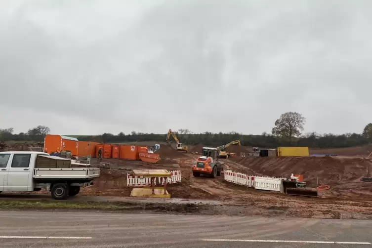 Im Gewerbegebiet Sch&auml;ferdell haben die Arbeiten an der Infrastruktur des neuen Abschnitts begonnen.