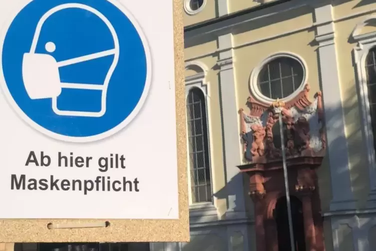 Die Maskenpflicht auf dem Rathausplatz gilt ab Montag täglich von 9 bis 22 Uhr. 