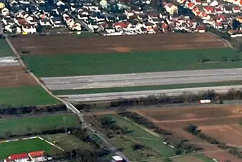 Wird gerne als Abkürzung zwischen Westheim und Lingenfeld genutzt: der Weg in der Verlängerung der Straße Am Hirschgraben.