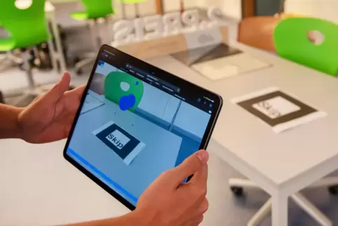 Die Schüler bekamen den 2. Preis auf Bundesebene von der Gesellschaft Deutscher Chemiker fuer Entwicklung einer 3-D-Brille.