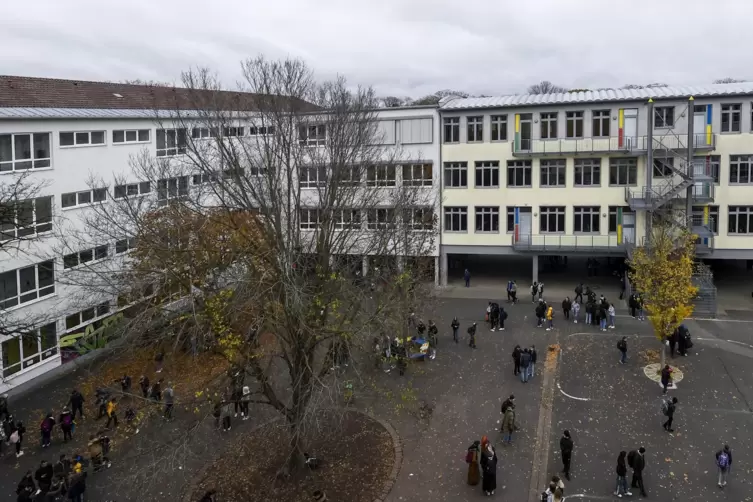 Mehr als 1000 Schüler werden in der Friedrich-Schiller-Realschule plus unterrichtet. Und noch viel mehr Kinder hätten gerne eine