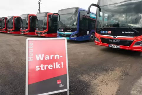 Mehr als eine Warnung: Busfahrer könnten laut der Gewerkschaft verdi ab 27. November für vier Wochen ihre Arbeit niederlegen. Im