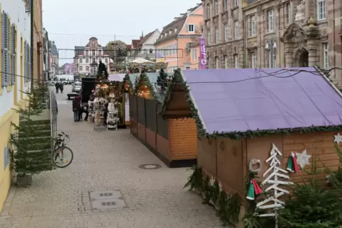 Weihnachtsmarkt: Der Aufbau ist weitgehend fertig, die Eröffnung am Montag geplant.