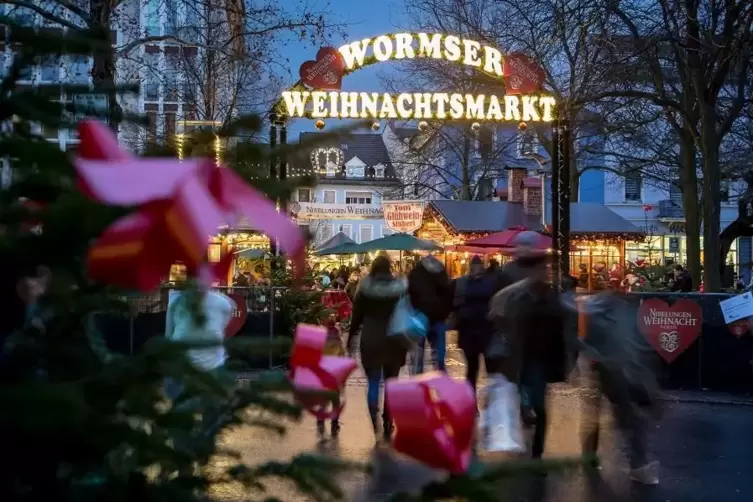 In diesem Jahr öffnet der Wormser Weihnachtsmarkt wieder, allerdings gelten Corona-Beschränkungen. 