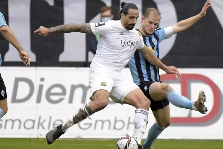 Erzielte in Lotte gegen Verl zwei Treffer für den 1. FC Saarbrücken: Adriano Grimaldi (links), hier im Spiel beim SV Waldhof.