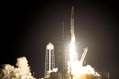 Eine SpaceX Falcon 9-Rakete hebt am 19. November von Cape Canaveral in Florida ab. 