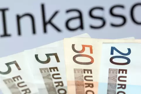 Unter Inkasso versteht man das Einziehen von fälligen Geldforderungen im eigenen oder fremdem Namen.