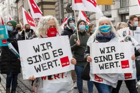Beschäftigte von Universitätskliniken, wie hier in Lübeck, beteiligen sich seit Tagen an den Warnstreiks.
