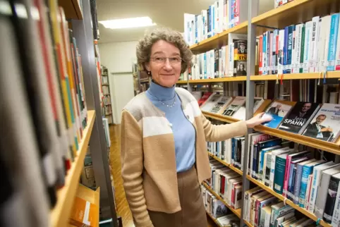 Anne Detzler ist seit Herbst 2020 neue Leiterin der Stadtbücherei. 