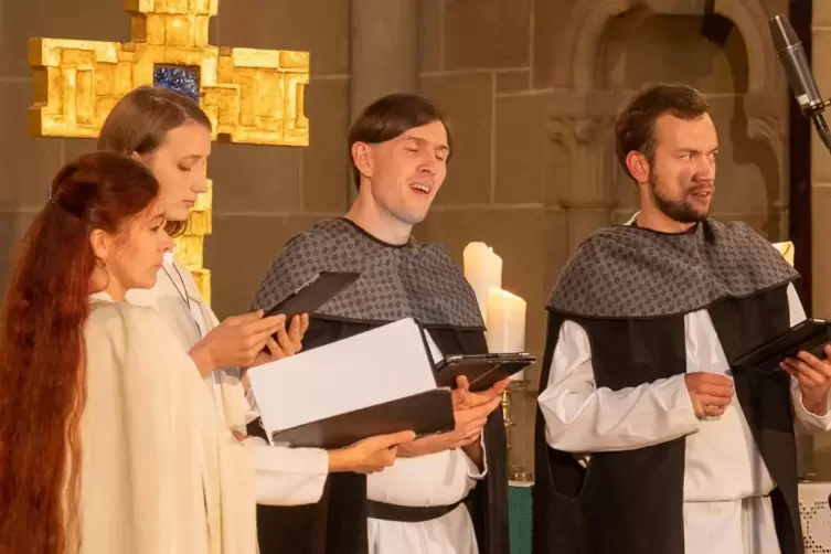Der Chor Heinavankar präsentiert Gregorianische Gesänge, aber auch zeitgenössisches estnisches Liedgut. 