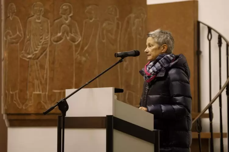 Kaiserslauterns Bürgermeisterin Beate Kimmel hatte einen Spendenscheck zugunsten der Altenhilfe mitgebracht. 