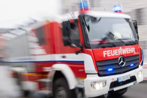Das Feuer wurde am Sonntag gegen 18.30 Uhr gemeldet. 