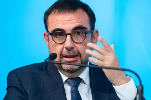 Schnell über eine allgemeine Impfpflicht sprechen, das fordert Klaus Holetschek (CSU), Gesundheitsminister von Bayern. 