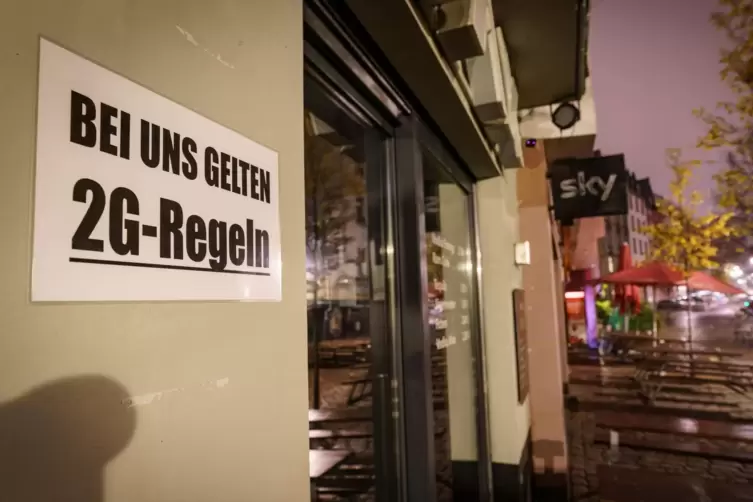 Bei Friseuren und in der Gastronomie gilt k&uuml;nftig die 2G-Regel.