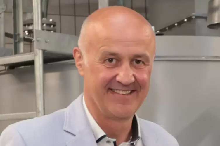 Ralf Keller appelliert an Verbraucher, benutzte rei&szlig;feste T&uuml;cher in den M&uuml;lleimer zu geben.