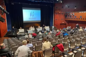 Am 10. November hatte der Stadtrat im Saalbau beschlossen, Tempokontrollen selbst zu übernehmen. Am 10. November hatte der Stadtrat im Saalbau beschlossen, Tempokontrollen selbst zu übernehmen.