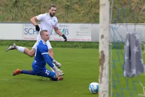 In der Torjägerliste auf Platz zwei: Mechtersheims Aleksandr Biedermann, hier beim 1:0 gegen Wiesbach.
