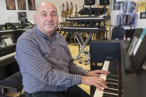 Wird schon bald die Tür seines Musikfachhandels für immer hinter sich zuziehen: Wilhelm Müller. 