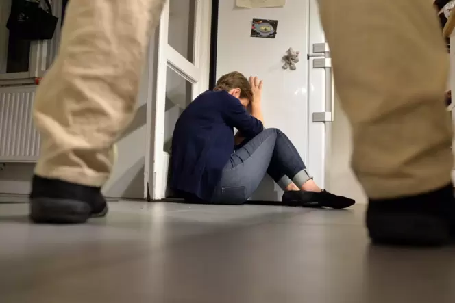 Häusliche Gewalt äußert sich nicht nur körperlich. Häusliche Gewalt äußert sich nicht nur körperlich.