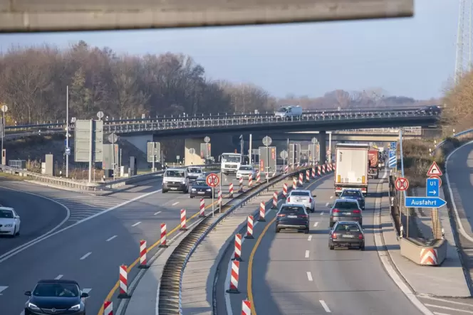 Noch fließt der Verkehr auf der Autobahn.