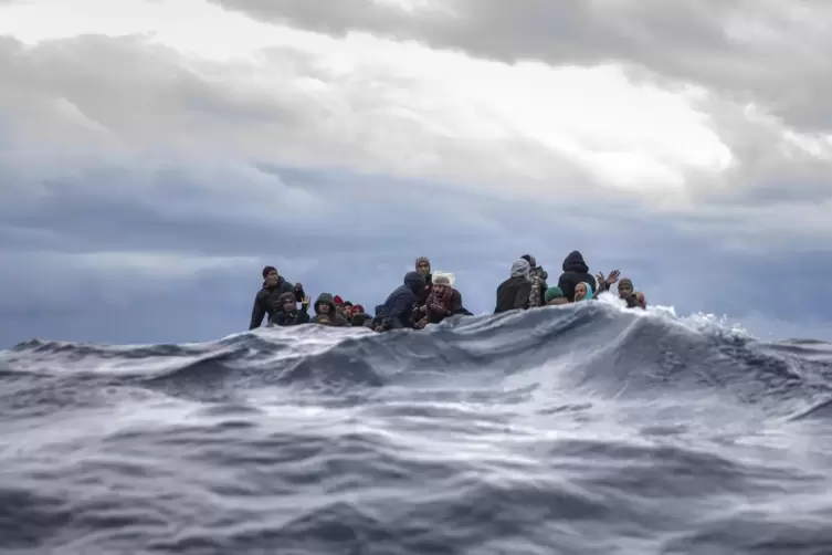 Ein Boot mit Flüchtlingen im Mittelmeer: Die Ampel will einen Neuanfang in der Migrations- und Integrationspolitik, die einem mo