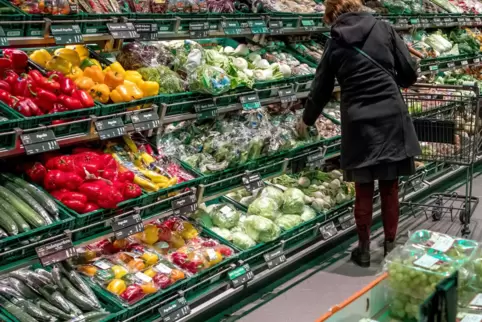 Die Auswahl an Obst und Gemüse aus teils fernen Ländern ist groß. Mitunter ist für Kunden schwer zu erkennen, wie frisch die War