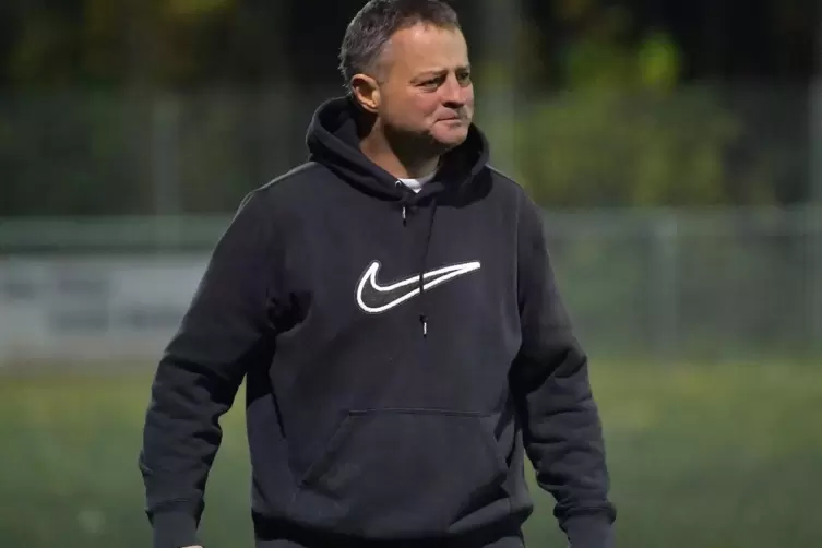 Die Königsbacher Junioren von Trainer Bodo Schulz führen die Landesliga-Tabelle an.