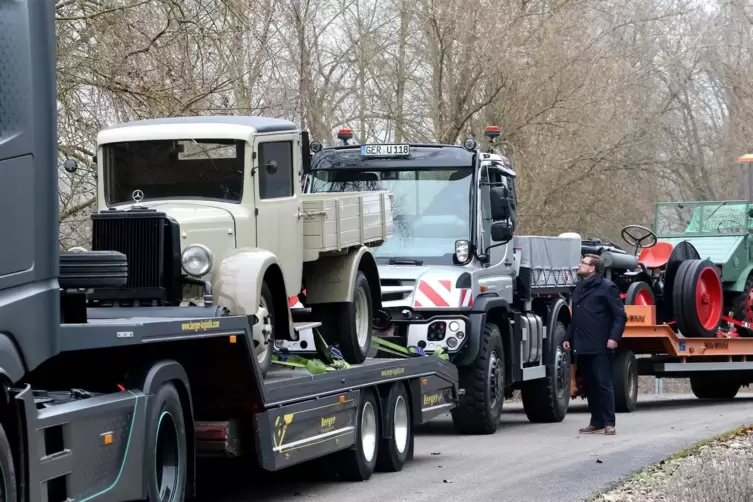 Manche Oldtimer mussten nicht selbst nach W&ouml;rth fahren &ndash; sie wurden gefahren. 