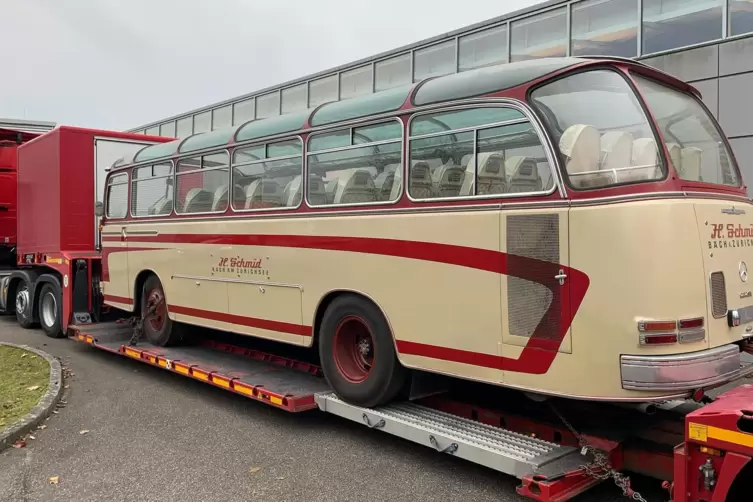 Ein Panoramabus.