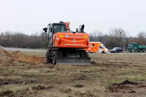 Bevor es mit den Arbeiten an der B271-Anschlussstelle weitergeht, muss zunächst eine Bombe entfernt werden. 