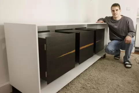 Hat mit dem Raumteiler sein handwerkliches Können bewiesen: Felix Dettinger.