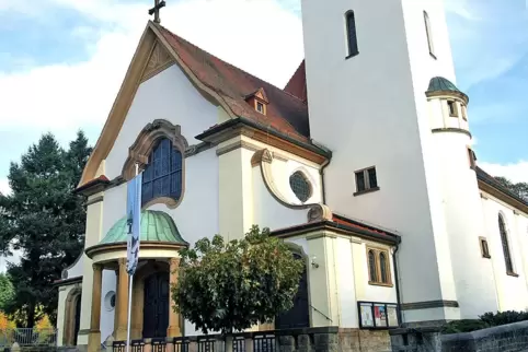 In der katholischen Heilig-Kreuz-Kirche ist am Wochenende das ZDF zu Gast und überträgt den Gottesdienst zum 1. Advent. 